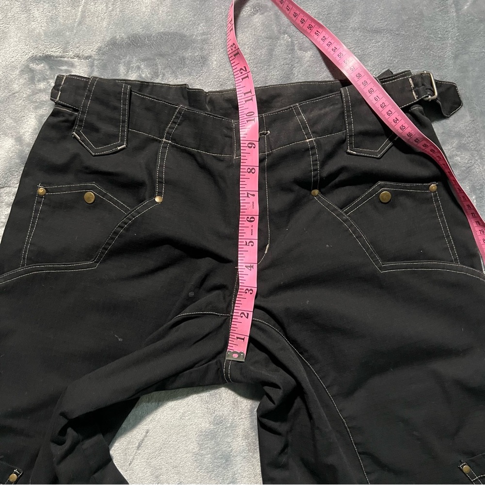 Black Oversized Style Jorts - Picture 6 of 10